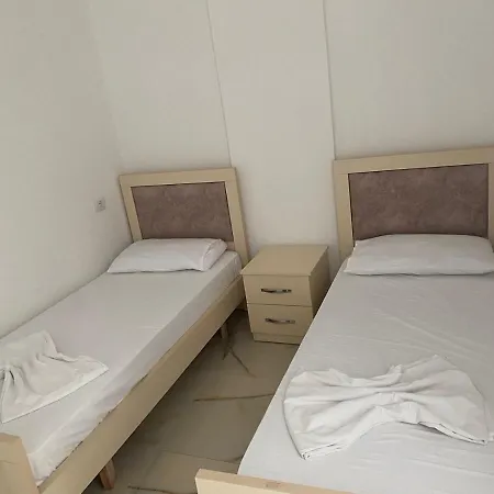 Bashkim 2 Hotel *